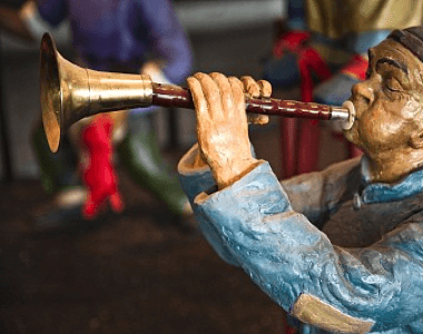 策划与执行安葬仪式、追思仪式，葬礼布置