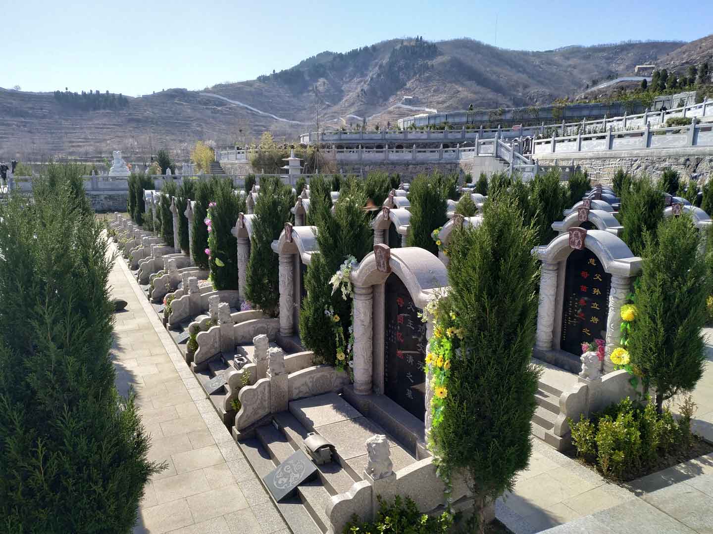 济南慈航园公墓在哪里，墓地价格如何？
