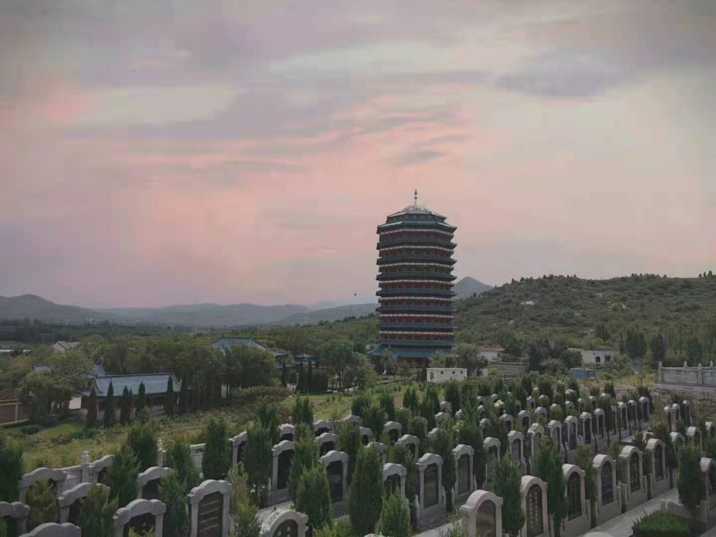 济南墓地中的气质