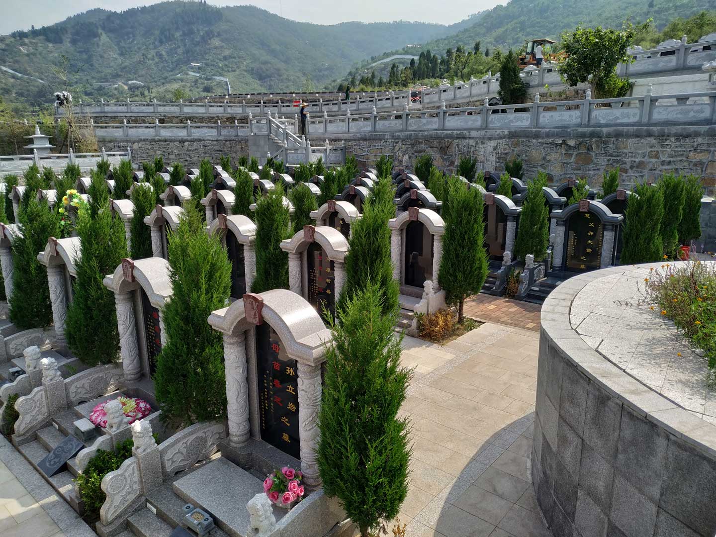 如何选择一块好的墓地