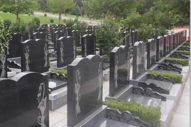 千尺山水叫势，百尺的山水叫形