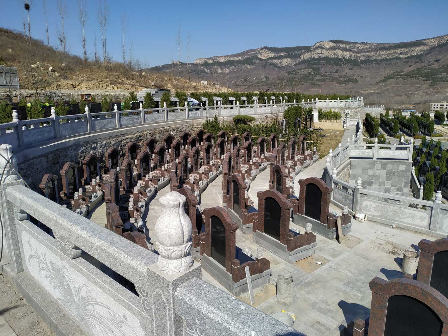 为什么迁坟要在夜里进行？迁坟是白天好还是晚上好？