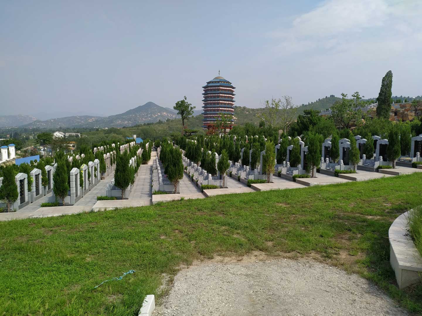 完善殡葬服务设施