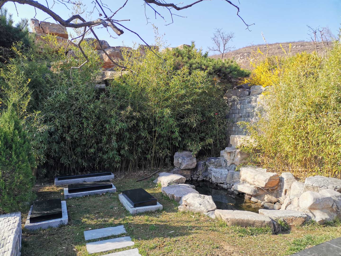 新坟没到一年可以迁坟吗？今年（2022年）迁坟什么时候最好？