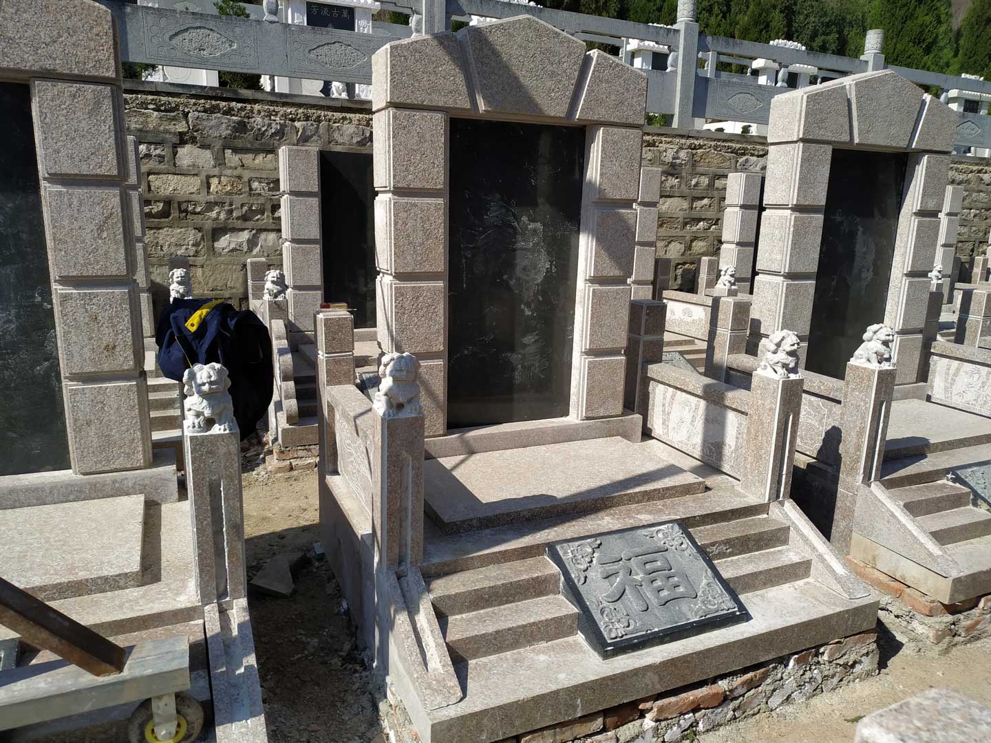 父母在世时可以提前买墓地吗？