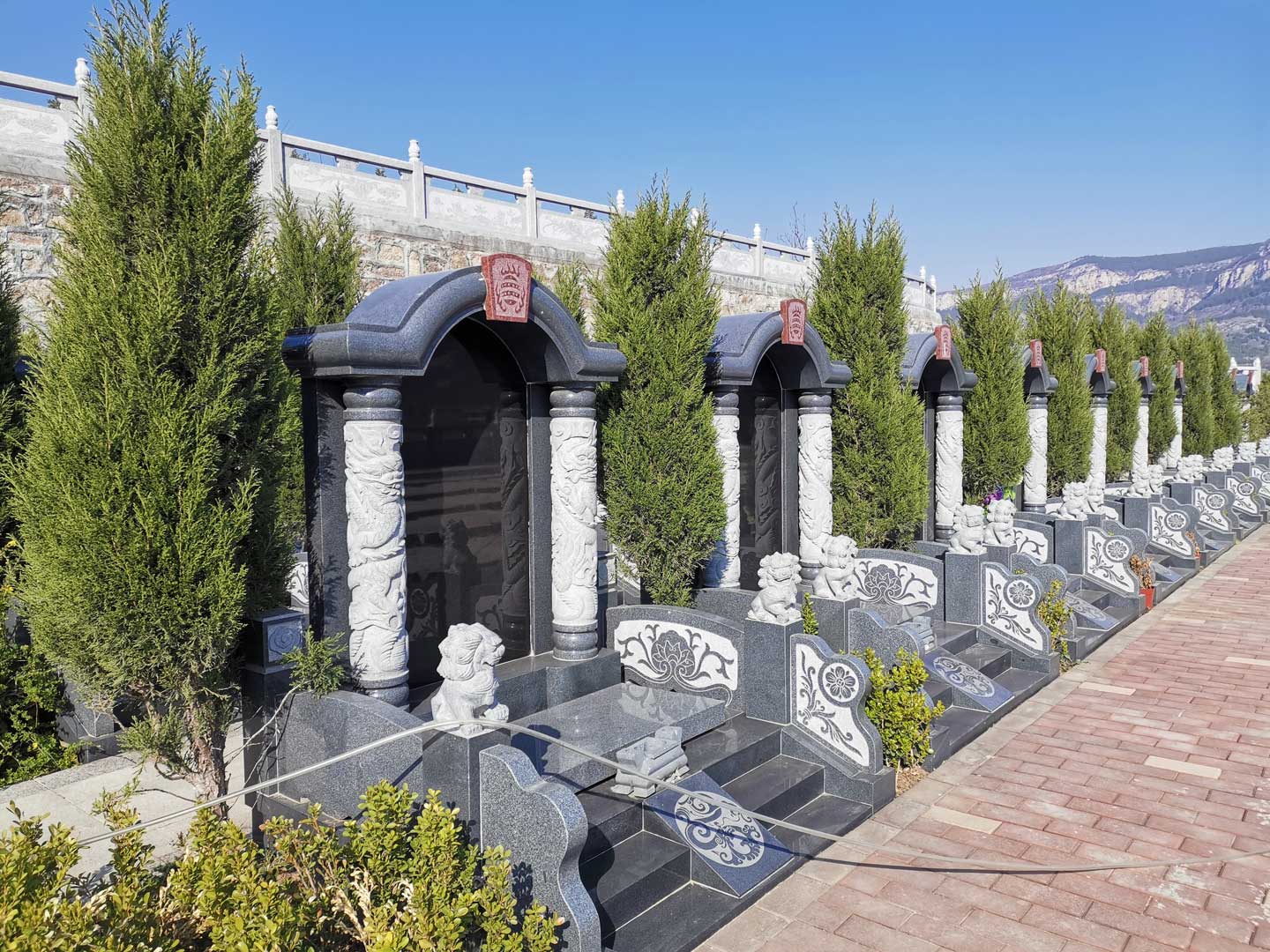 不同的墓地不相同的安葬方法