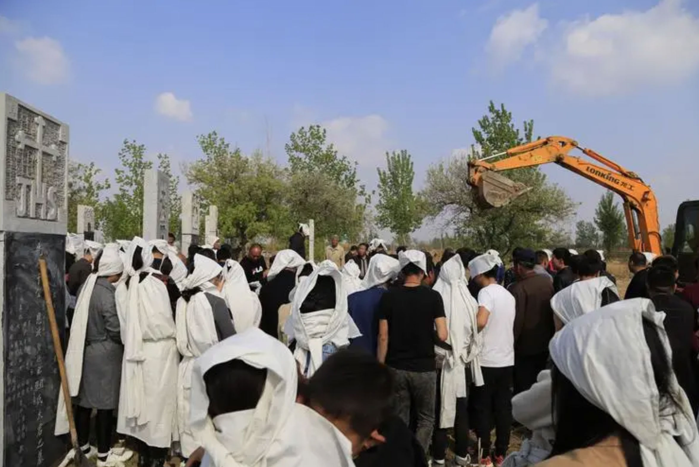 为什么参加葬礼必须穿白色衣服？