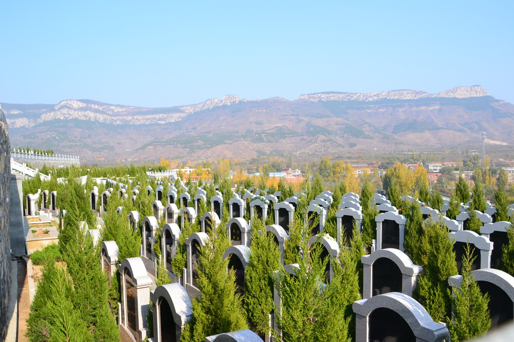 给老人选择墓地注意风水