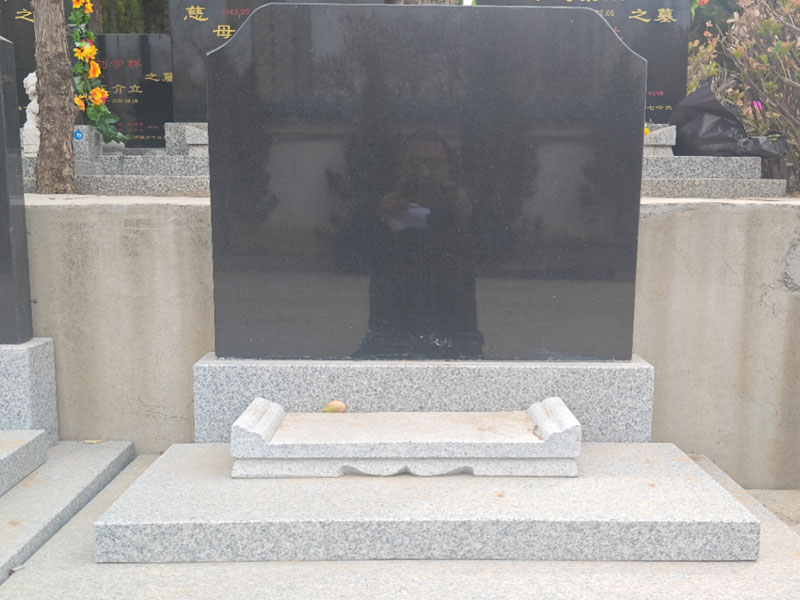 历城劳动人民安息园辰兴园B区立碑