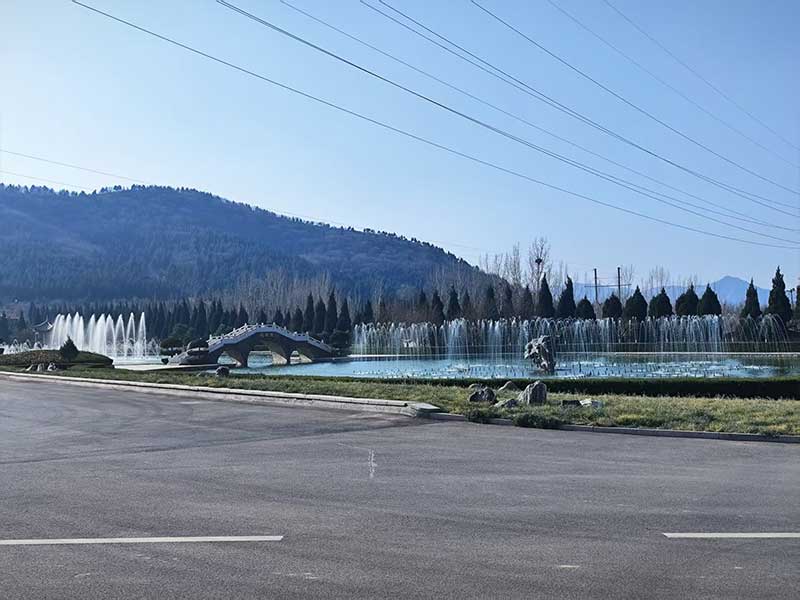 济南双峰山陵园环境