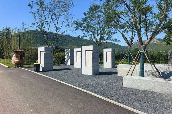 济南多子山陵园具体地址在哪儿？有免费看墓专车吗？