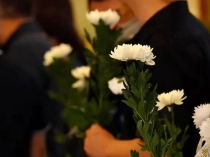 遗体处理方式的选择：火葬与土葬