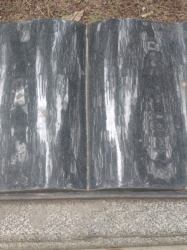 历城劳动人民安息园东和苑A3区卧碑