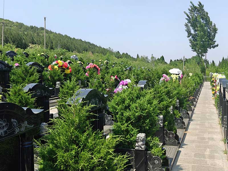 双峰山陵园环境