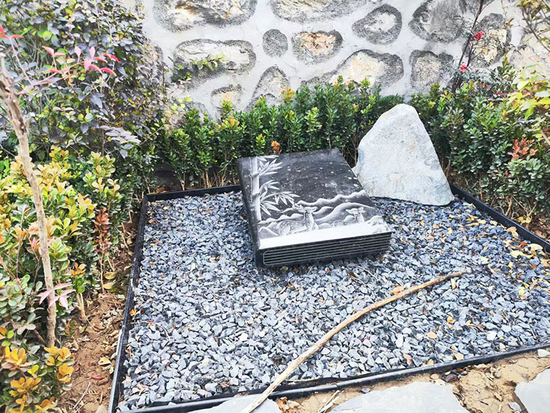 济南多子山陵园卧碑