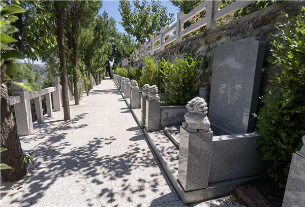 青龙山公墓