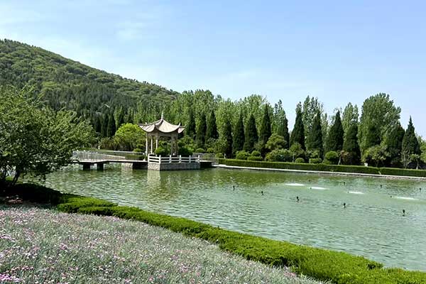双峰山陵园环境