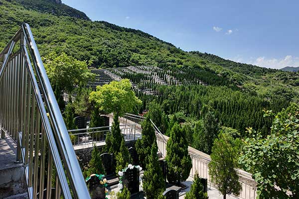 济南双峰山陵园的园区环境怎么样
