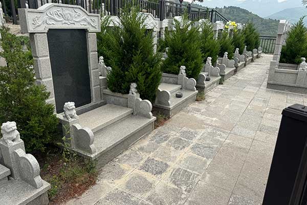市中区皇上岭公墓